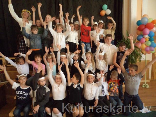 Bērnu tautas deju grupa